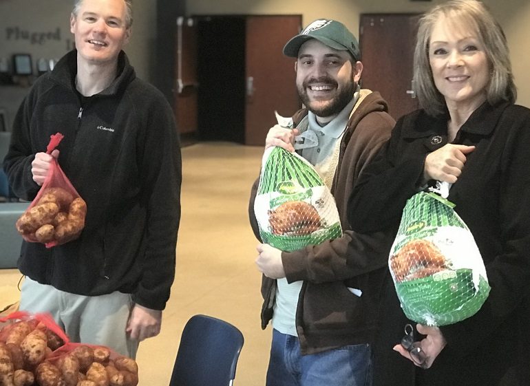 Thanksgiving dinners provided for single moms in the Minooka community